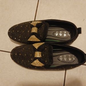Black and gold dressing shoes